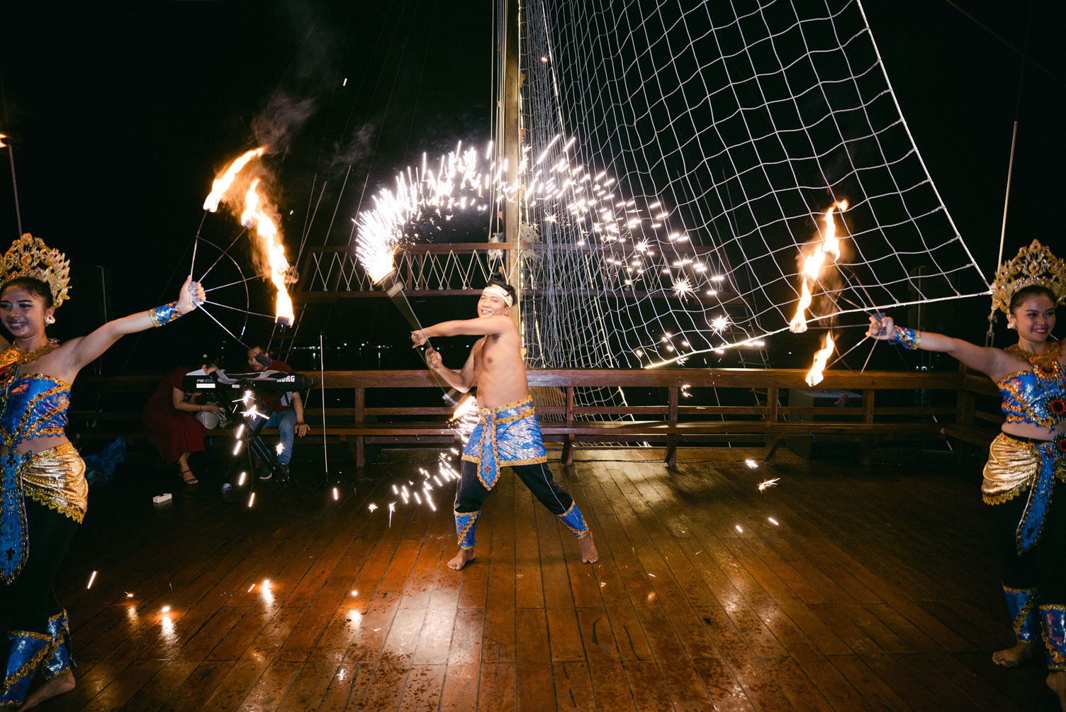 20240508034740-firedance-phinisicruise2 The Phinisi Cruise Dinner