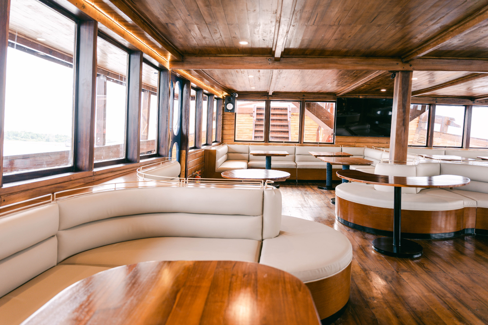 Restaurant The Phinisi Cruise Dinner